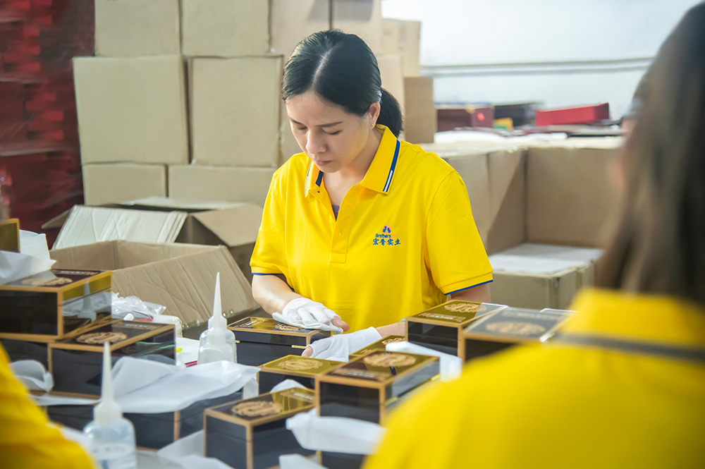 quality control of luxury gift box