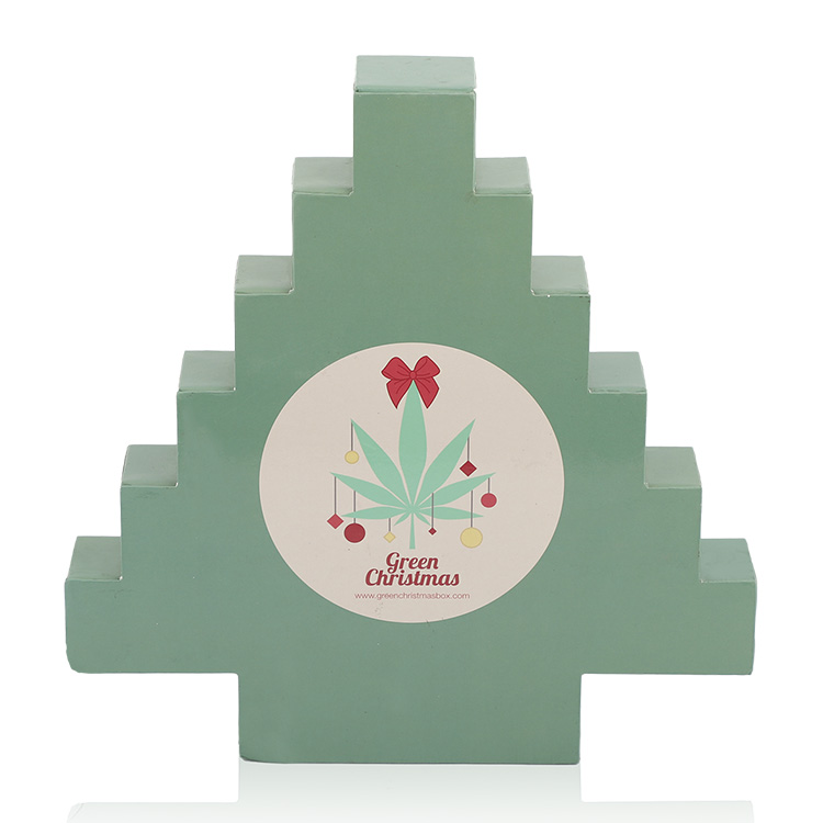 Vue arrière du carton vert boîte d'arbre de Noël montrant une surface plane et logo personnalisé autocollant