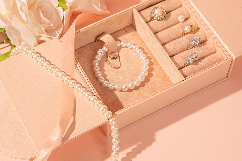 Jewelry Boxes with velvet Finishes