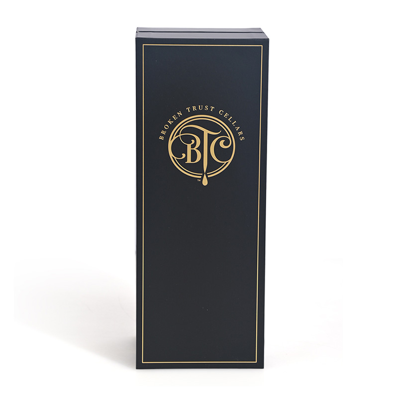 Vorder ansicht der Luxus schwarze starre Pappe Wein Box mit Goldfolie Logo.