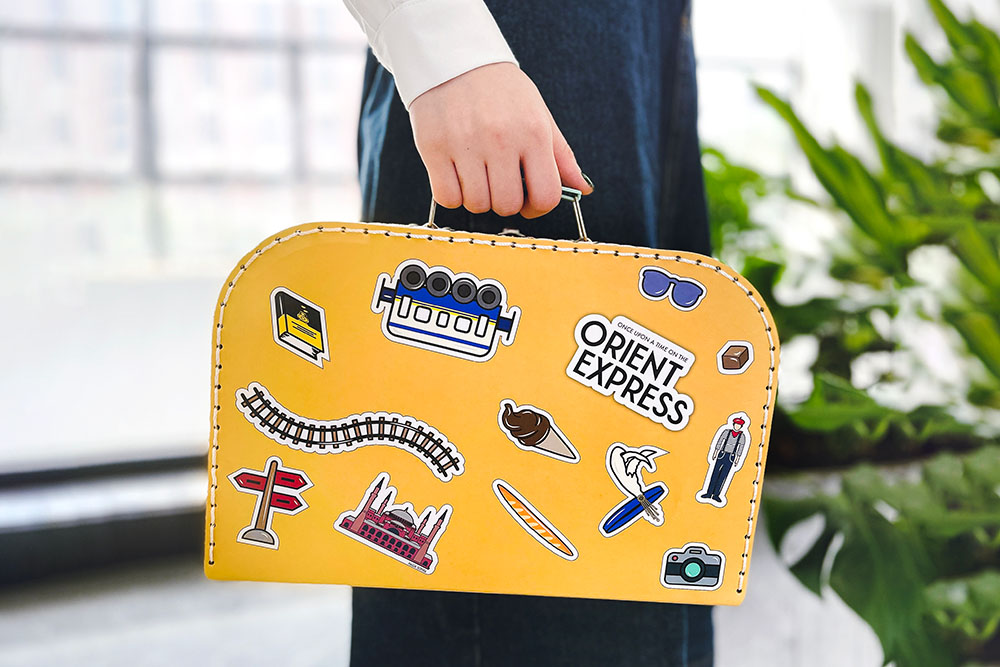 One layer cardboard suitcase