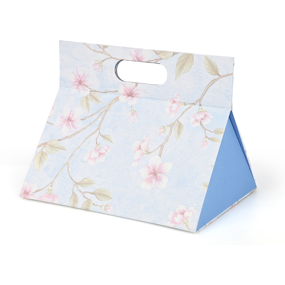 お祝いの贈り物のための鮮やかな赤い花柄の折りたたみ式キャリア。