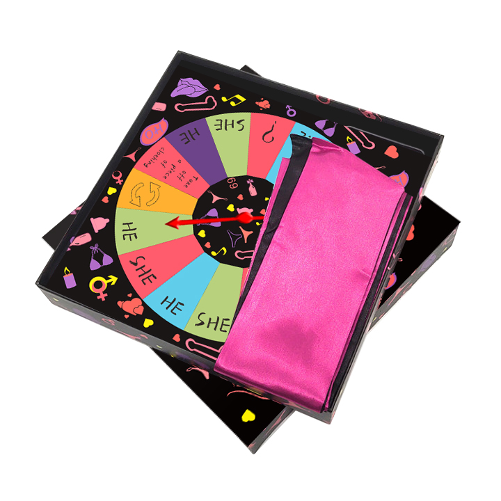 مكونات لعبة الحميمية لوبي بما في ذلك لوحة الدوار ، والبطاقات ، وعصابة العينين الساتان.