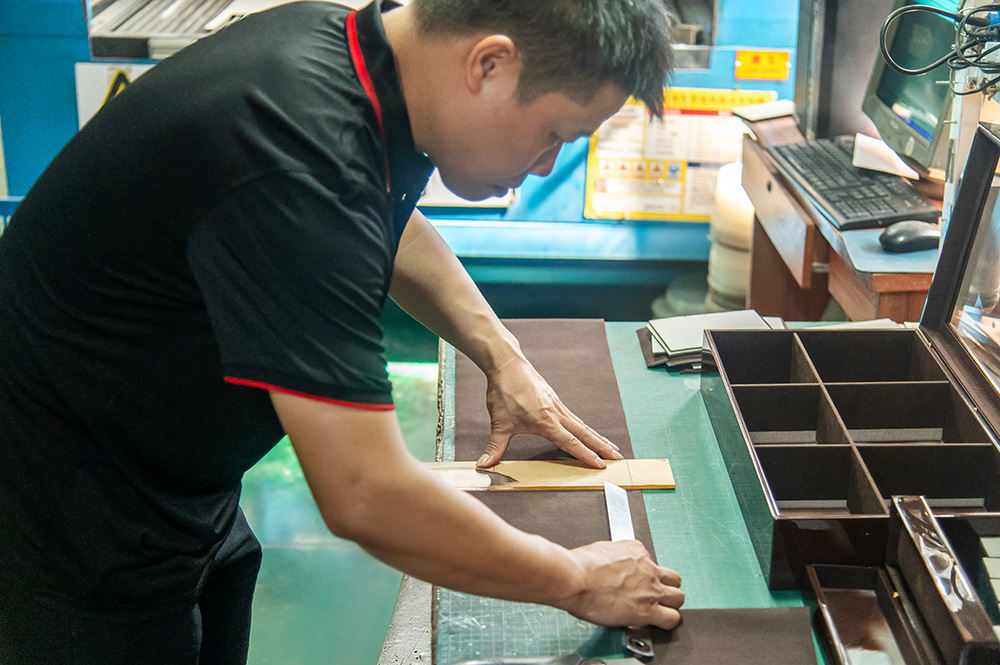 luxury cigar box manufacturer