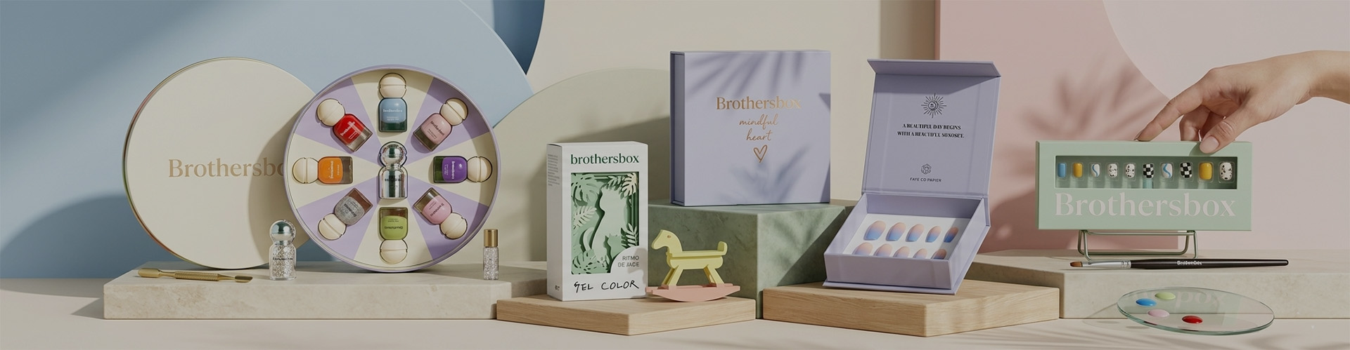With our elegant nail care gift box production, which includes high-end finishes like gold stamping, embossing, and personalized inserts that preserve and highlight your manicure basics, you may learn the art of presentation. At Brothersbox, we help you create a memorable unwrapping experience that appeals to your most discriminating clients by turning your concept into a tangible luxury experience.