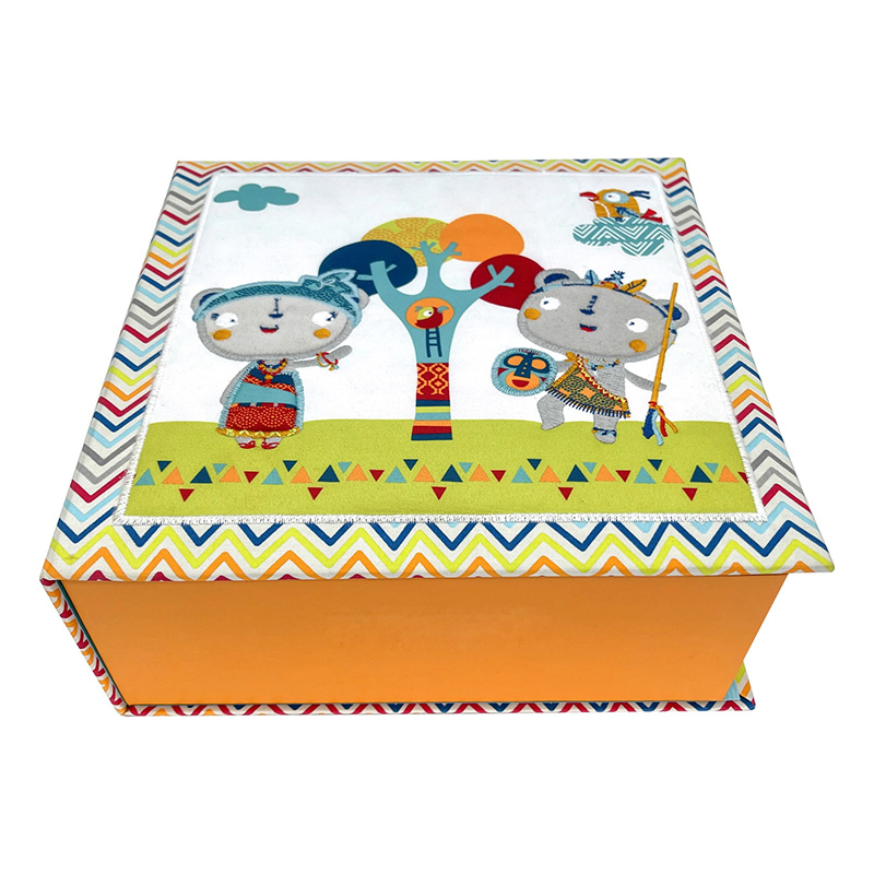 Brothersboxによるカラフルなサファリイラスト付きのカスタムベビー記念品メモリ磁気ギフトボックス。