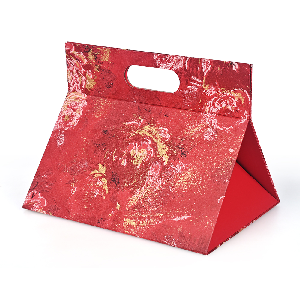 お祝いの贈り物のための鮮やかな赤い花柄の折りたたみ式キャリア。