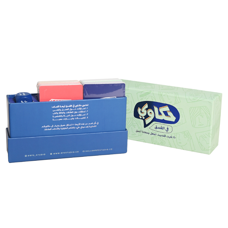 Detaillierte Ansicht von benutzer definierten Würfeln und mehrsprachigen Anweisungen für soziale Eisbrecher-Spiele.