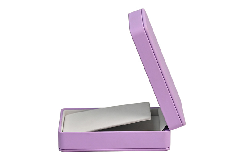Caja de collar de cuero de lujo