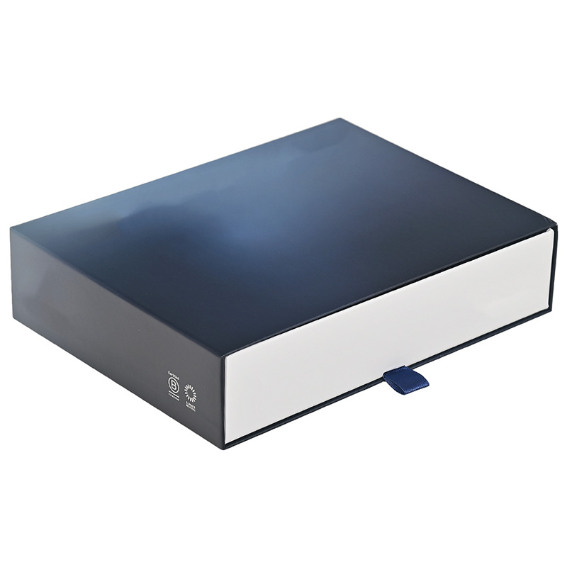 صندوق أنيق من الورق المقوى الأزرق في منتصف الليل لمنتجات العناية بالبشرة