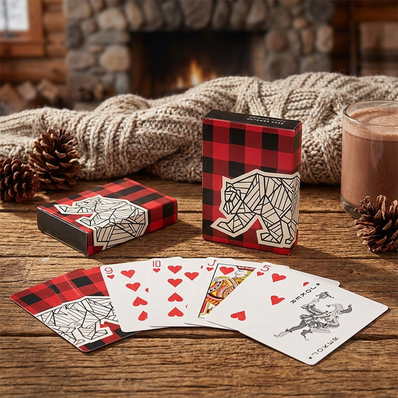 Equipo al aire libre inspirado en naipes para la noche de juegos en familia en la cabina.