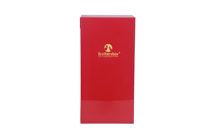 Front view of closed high-gloss red wooden wine box with gold Brothersbox logo
