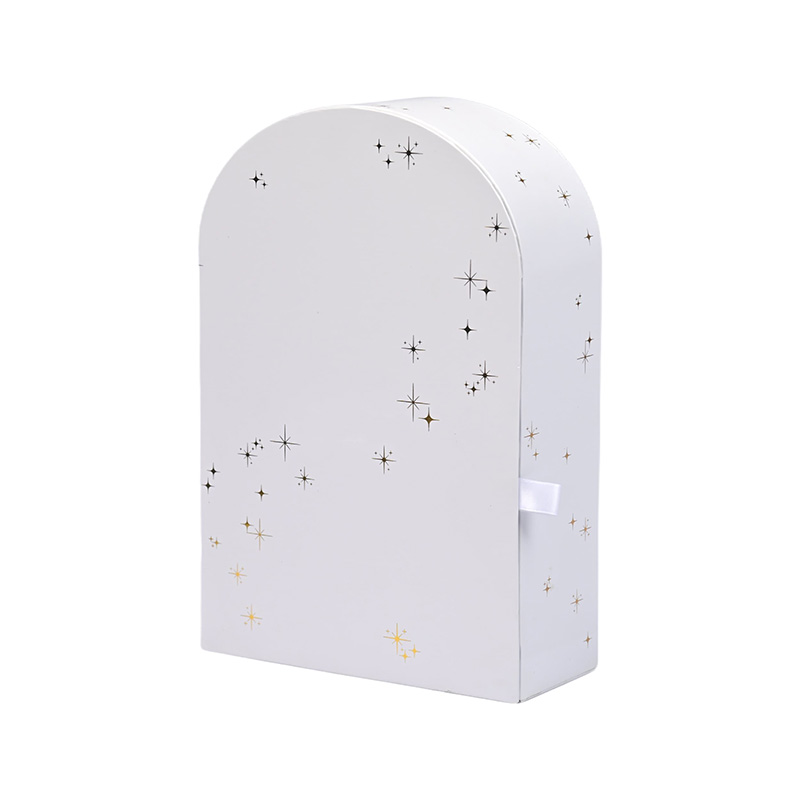 Boîte cadeau de calendrier de l'avent de 12 jours en forme d'arche blanche fermée avec des motifs étoiles dorées par Brothersbox