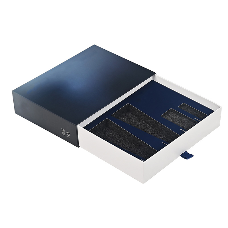 صندوق هدايا غسول الجسم على شكل درج مفتوح يكشف عن إدراج رغوة واقية مخصصة