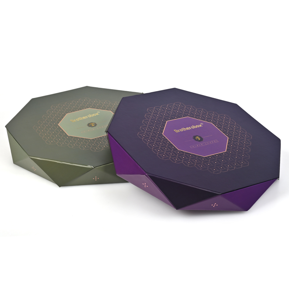 Boîtes d'emballage octogonales de luxe en chocolat vert sauge et violet foncé par Brothersbox.